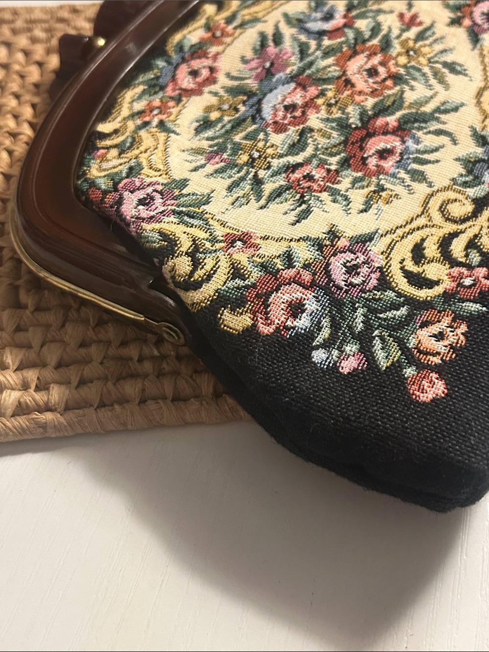 Vintage Hong Kong petit-point/tapestry Kisslock Purse 1960s EUVC - Picture 7 of 15
